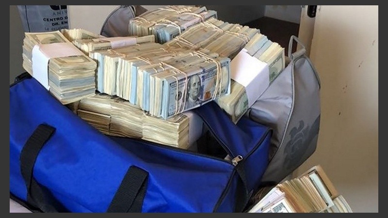La filtración de los filtradores: imágenes del dinero hallado en los allanamientos.