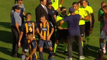 Fernández fue expulsado por su exceso en el reclamo en el entretiempo.