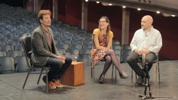 El actor, dramaturgo y director Héctor Ansaldi es primer entrevistado. Junto a Ana Otto y Damián Schwarzstein.