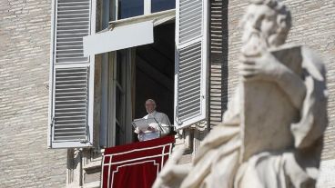 Francisco durante al Ángelus este domingo.