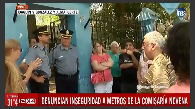 Los vecinos, cara a cara con el comisario de la seccional 9ª.