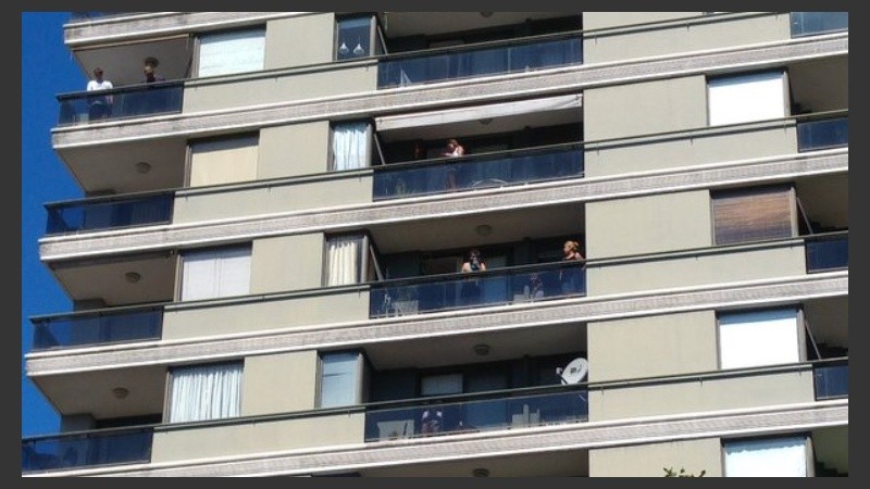 Muchos vecinos aguardaban en los balcones a que se ventilaran los palieres.