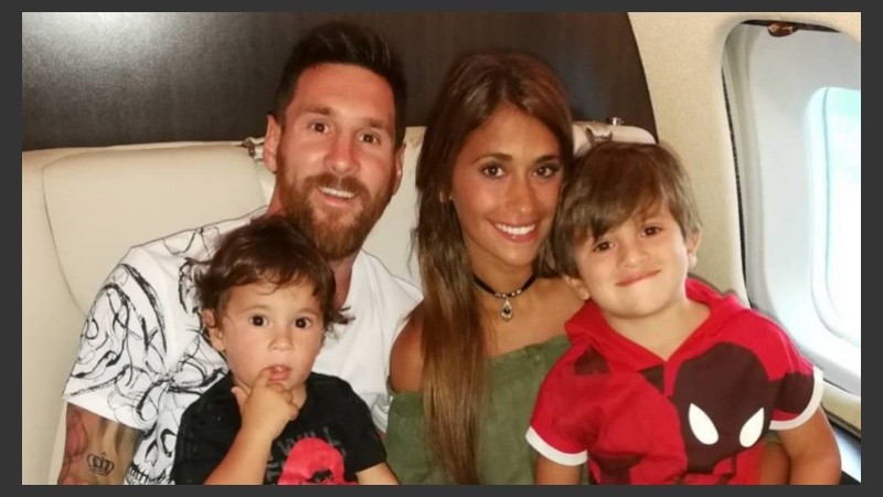 !Se viene el quinto! Messi, Antonela, Thiago y Mateo esperan a Ciro.