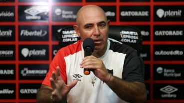 Llop dio una conferencia de prensa en el predio de Bella Vista.