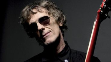 "Y esto será siempre así quedándote o yéndote", "Quedándote o yéndote", Luis Alberto Spinetta.