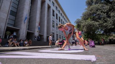 Pintada e intervención en Tribunales anticipando el paro de mujeres el próximo 8 de marzo. (Alan Monzón/Rosario3.com)
