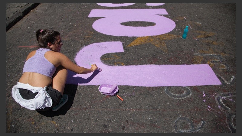 Pintada e intervención en Tribunales anticipando el paro de mujeres el próximo 8 de marzo. (Alan Monzón/Rosario3.com)