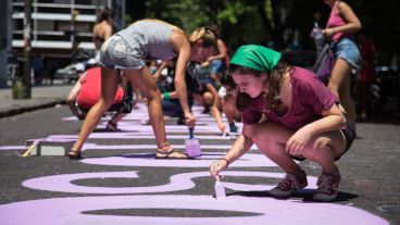 Pintada e intervención en Tribunales anticipando el paro de mujeres el próximo 8 de marzo. (Alan Monzón/Rosario3.com)