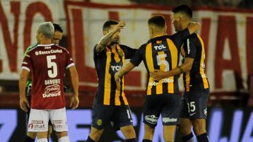 Al final, fue abrazo auriazul en el Tomás Ducó.