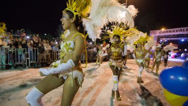 Baile, música y mucho color en el corsódromo del Parque Scalabrini Ortíz. (Alan Monzón/Rosario3.com)