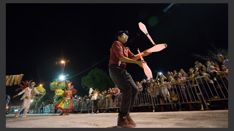Baile, música y mucho color en el corsódromo del Parque Scalabrini Ortíz. (Alan Monzón/Rosario3.com)