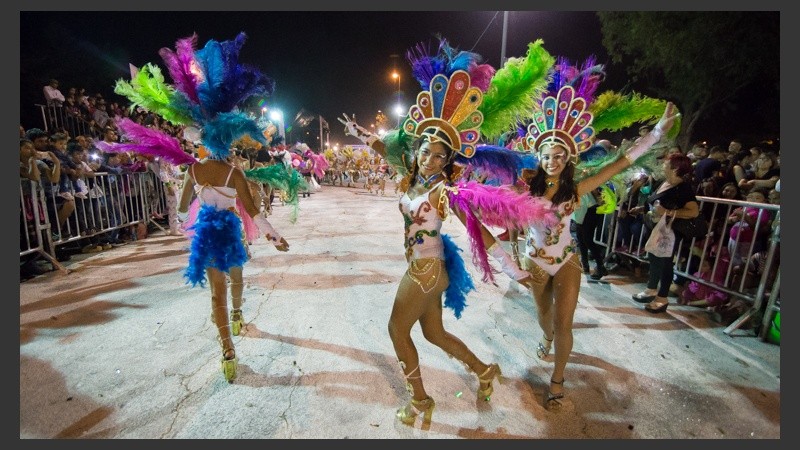 Baile, música y mucho color en el corsódromo del Parque Scalabrini Ortíz. (Alan Monzón/Rosario3.com)