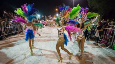 Baile, música y mucho color en el corsódromo del Parque Scalabrini Ortíz. (Alan Monzón/Rosario3.com)