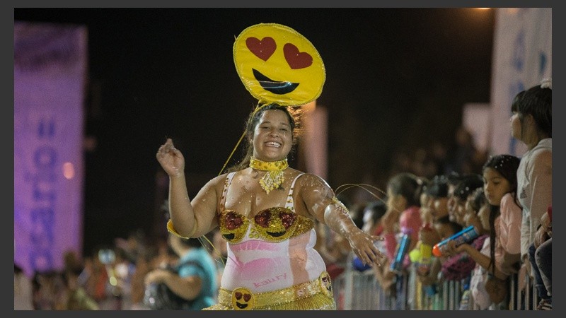 Baile, música y mucho color en el corsódromo del Parque Scalabrini Ortíz. (Alan Monzón/Rosario3.com)
