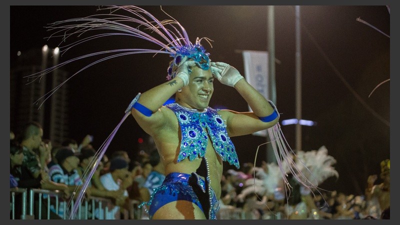 Baile, música y mucho color en el corsódromo del Parque Scalabrini Ortíz. (Alan Monzón/Rosario3.com)