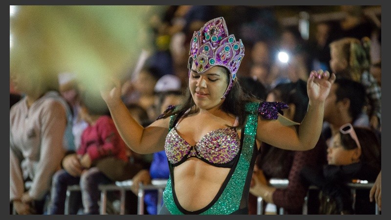 Baile, música y mucho color en el corsódromo del Parque Scalabrini Ortíz. (Alan Monzón/Rosario3.com)