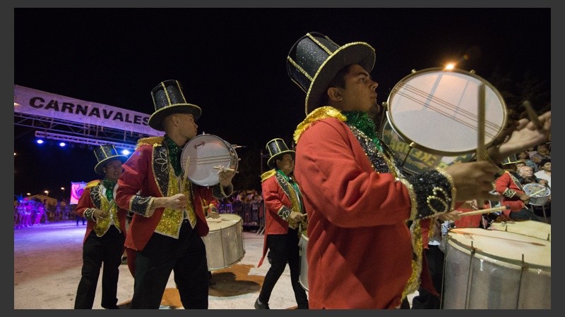 Baile, música y mucho color en el corsódromo del Parque Scalabrini Ortíz. (Alan Monzón/Rosario3.com)