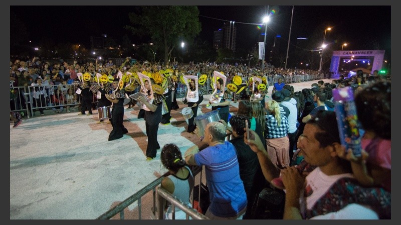 Baile, música y mucho color en el corsódromo del Parque Scalabrini Ortíz. (Alan Monzón/Rosario3.com)