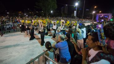 Baile, música y mucho color en el corsódromo del Parque Scalabrini Ortíz. (Alan Monzón/Rosario3.com)