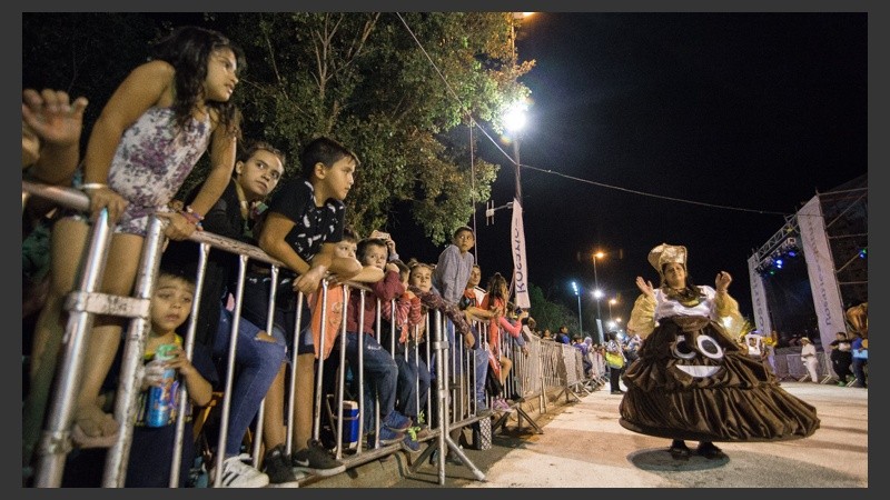 Baile, música y mucho color en el corsódromo del Parque Scalabrini Ortíz. (Alan Monzón/Rosario3.com)