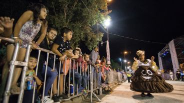 Baile, música y mucho color en el corsódromo del Parque Scalabrini Ortíz. (Alan Monzón/Rosario3.com)