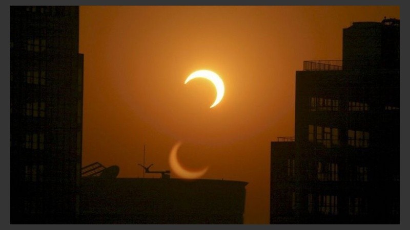 No es recomendable mirar el fenómeno de forma directa. 