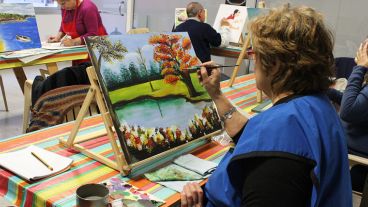 Entre las actividades para adultos destacan talleres de la memoria, pintura, tango, idiomas, yoga.