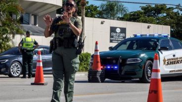 La policía norteamericana durante el tiroteo de la semana.