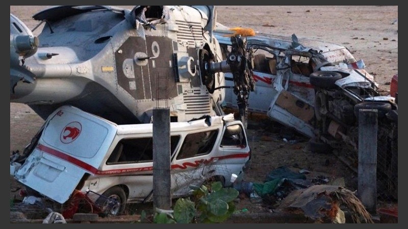 El helicóptero se desplomó a escasos 30 o 40 metros de aterrizar.