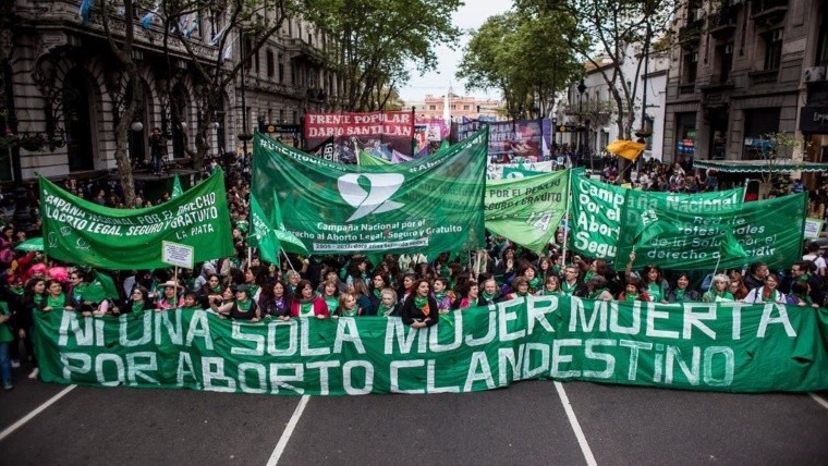 Resultado de imagen para marcha a favor de la despenalizacion del aborto