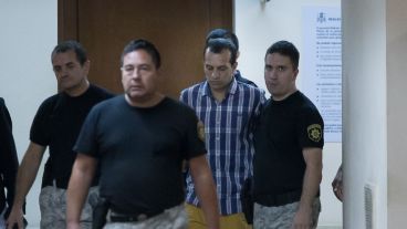 Enrique Solís al salir de la audiencia.