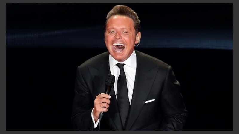 Diez mil personas asistieron al concierto que marcó el regreso de Luis Miguel a los escenarios.