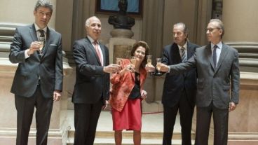 El sueldo entre los cinco jueces de la Corte llega al millón y medio de pesos.