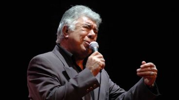 Raúl Lavié se inició como cantante de tangos con la orquesta de Héctor Varela.