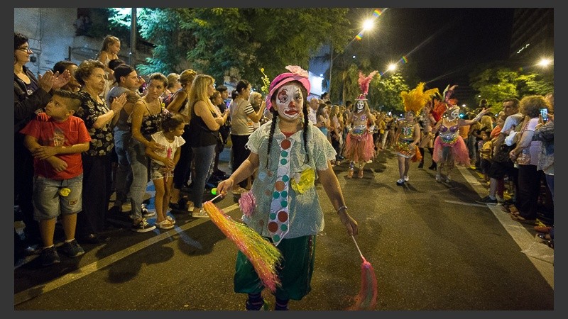 Los carnavales regresaron este viernes a la avenida Pellegrini.