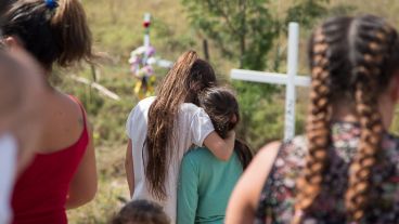 Sentido homenaje a las víctimas en el lugar de la tragedia.