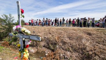 Sentido homenaje a las víctimas en el lugar de la tragedia.