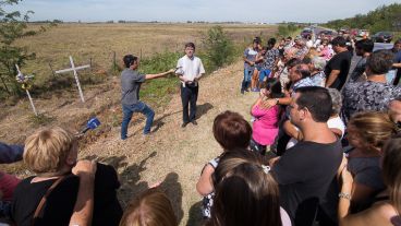 Sentido homenaje a las víctimas en el lugar de la tragedia.