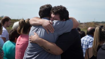 Sentido homenaje a las víctimas en el lugar de la tragedia.