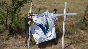 Sentido homenaje a las víctimas en el lugar de la tragedia.