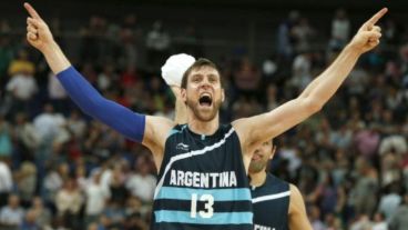 Nocioni debutó en el seleccionado nacional el 14 de junio de 1999, con 19 años, en un partido ante Perú por el campeonato Sudamericano.