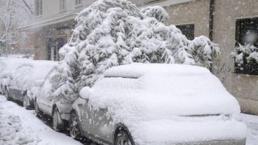 Los autos quedaron congelados en las calles de la capital de Italia.