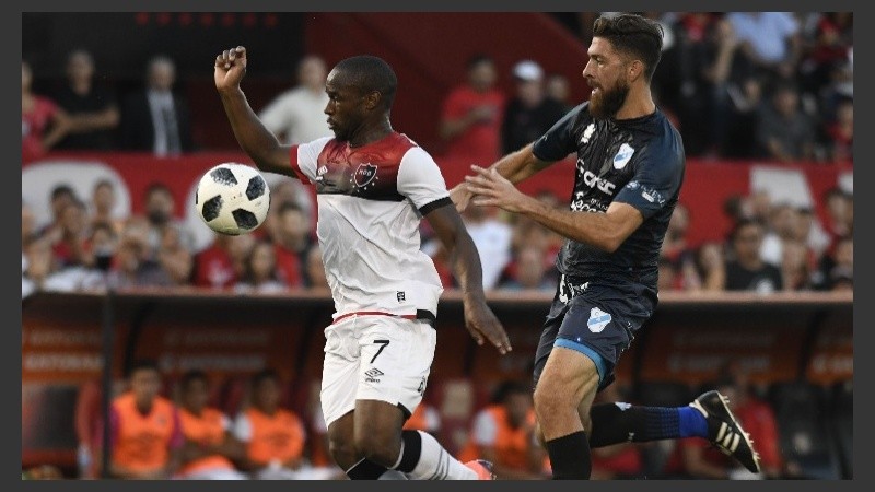 A Leal le llegó poco la pelota y no pudo pesar en el área rival.