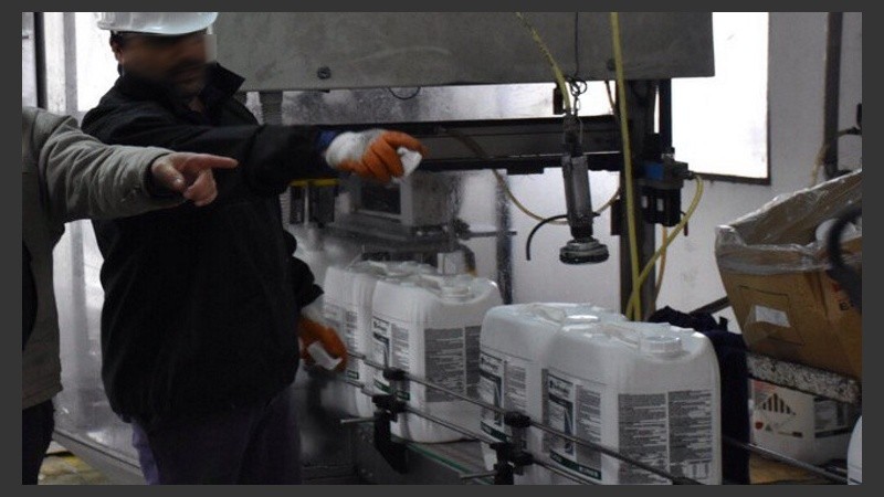 La firma agroquímica adeuda dos meses a sus trabajadores.