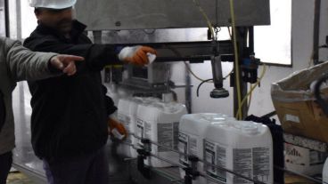 La firma agroquímica adeuda dos meses a sus trabajadores.