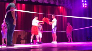 Ruben haciendo su rutina con el payaso del Tihany.