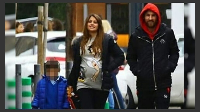 Una salida del colegio con abrigos y risas,