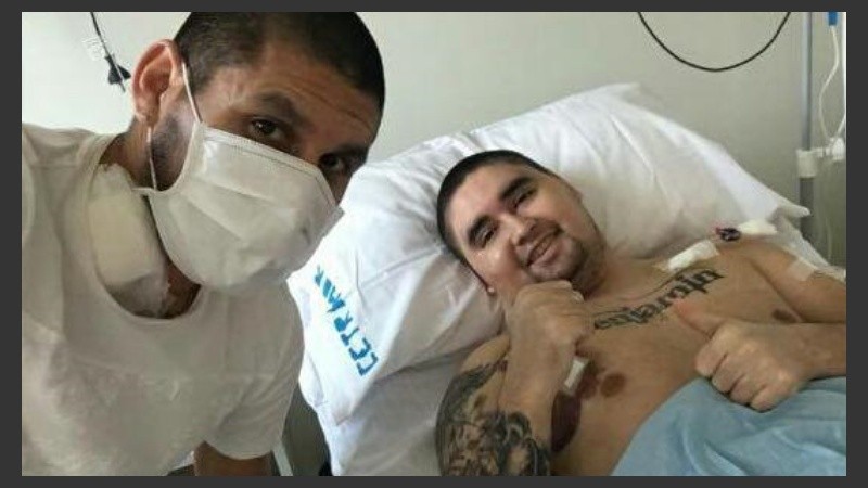 Cristian y Gonzalo, en la foto que el ex canalla publicó después del trasplante.