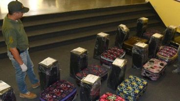 En 2016 encontraron 400 kilos de cocaína escondidos en valijas.
