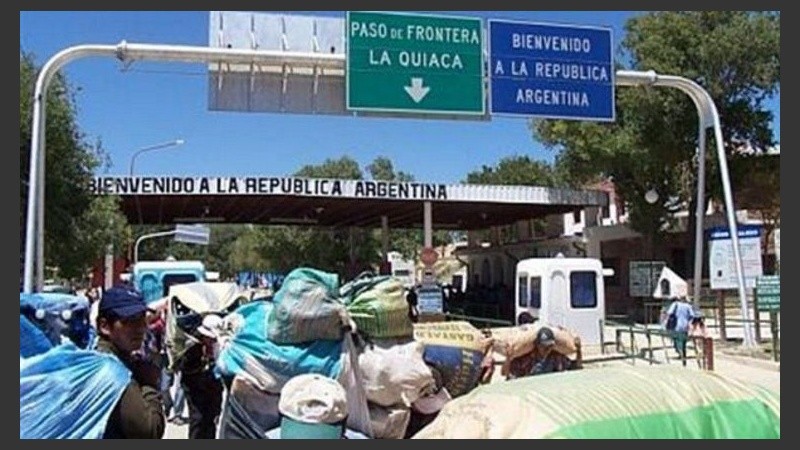 El conflicto se desata cuando el extranjero reclama por sus derechos.